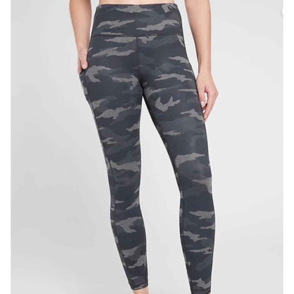 Athleta Ultimate Stash Pocket Camo 7/8 Tight size Small in Gray